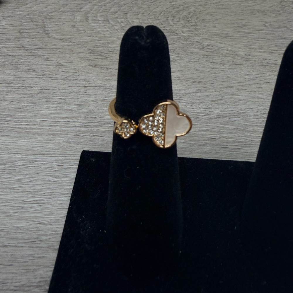 Elegant Gold Tone and White Clover Ring